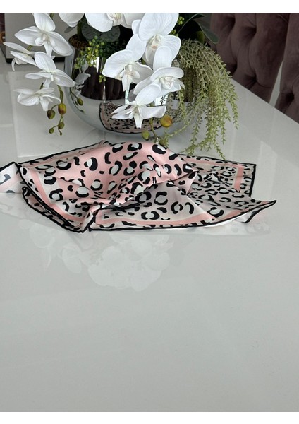 Pembe Leopar Kare Fular fırsatları