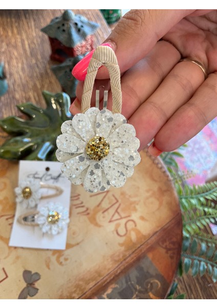 Beyaz Glitter Pırıltılı Payet Papatyalı 2’li Çıtçıt Toka