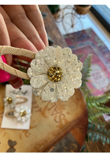 Beyaz Glitter Pırıltılı Payet Papatyalı 2’li Çıtçıt Toka modelleri