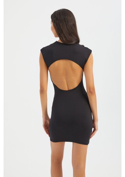 Kadın Arka Kesik Detaylı Bisiklet Yaka Kısa Kollu Mini Beden Oturan Elbise Siyah