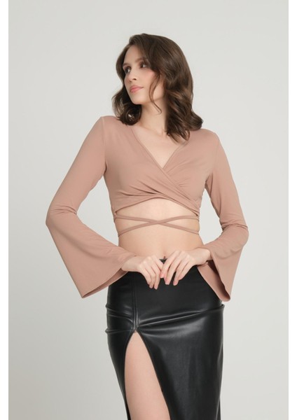 Kruvaze Kol Volanlı Bluz indirimleri