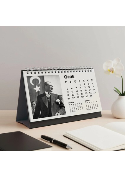 2026 Atatürk Masa Takvimi | Özel Siyah Fotoğraflı | Cumhuriyet Temalı Masaüstü Takvim