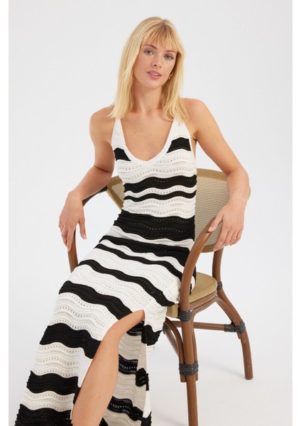 Kadın Çizgili V Yaka Yandan Yırtmaçlı Maxi Elbise Çok Renkli