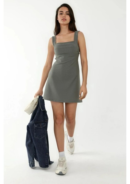 Kadın Kırışıklıklı Kare Yaka Mini Elbise Haki Yeşil