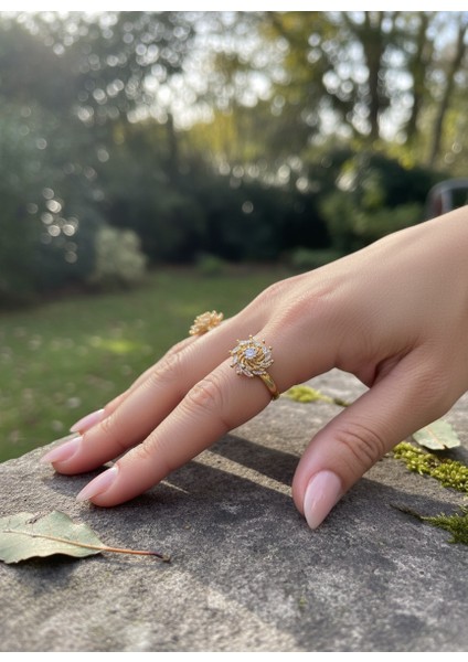 Güneş Işığı Model Dönen Gold Renk Taşlı Stres Yüzüğü (Üzerindeki Figür Dönmektedir) fiyatları