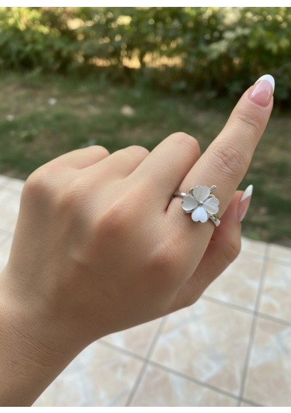 Çiçek Figürlü Dönen Stres Yüzüğü Silver Renk (Çiçek Figürü Dönmektedir)