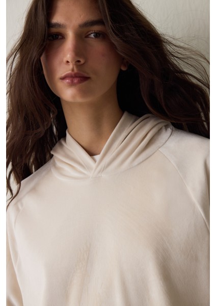 Bej Yumuşak Kadife Sıcak Tutan Termal Etkili Kapüşonlu Sweatshirt fiyatları