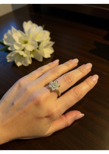 Kristal Çiçek Model Dönen Gold Renk Stres Yüzüğü (Üzerindeki Figür Dönmektedir)