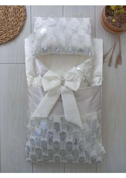 Yenidoğan İzmir İncisi Tül İşlemeli Pamuklu Fiyonklu Kundaklı Lüks 3lü Alt Açma Seti Gümüş fiyatları