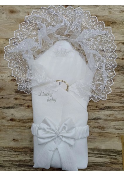 Yenidoğan Sahra Taç Lucky Baby Nakışlı Kumru Kundak Bebek Battaniyesi Ekru