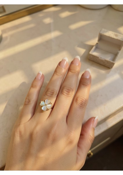 Incimsi Çiçek Model Dönen Gold Renk Stres Yüzüğü (Çiçek Figürü Dönmektedir)