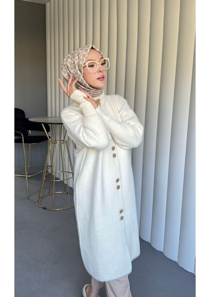 Kadın Kışlık Düğmeli Oversize Triko Hırka – Yumuşak Dokulu Sıcak Tutarlı Şık Model | Tuén Collection modelleri