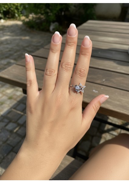 Yıldız ve Çiçek Figürlü Dönen Stres Yüzüğü Silver Renk (Çiçek Figürü Dönmektedir)