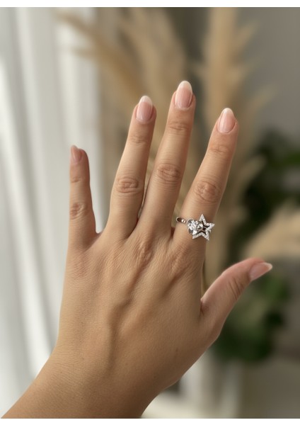 Yıldız ve Çiçek Figürlü Dönen Stres Yüzüğü Silver Renk (Çiçek Figürü Dönmektedir) fiyatları