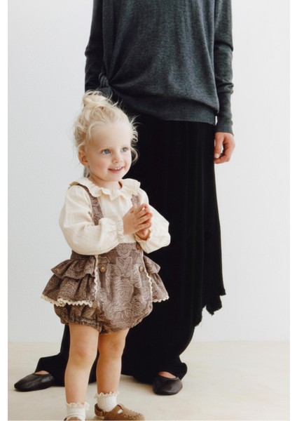 Kız Bebek Pamuklu Dantelli Yaka Uzun Kollu Çiçek Desenli Şortlu Tulum Takım – Vintage Stil