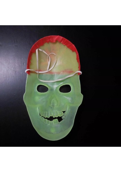 Karanlıkta Parlayan Fosforlu Korsan Kafatası Maskesi fiyatları