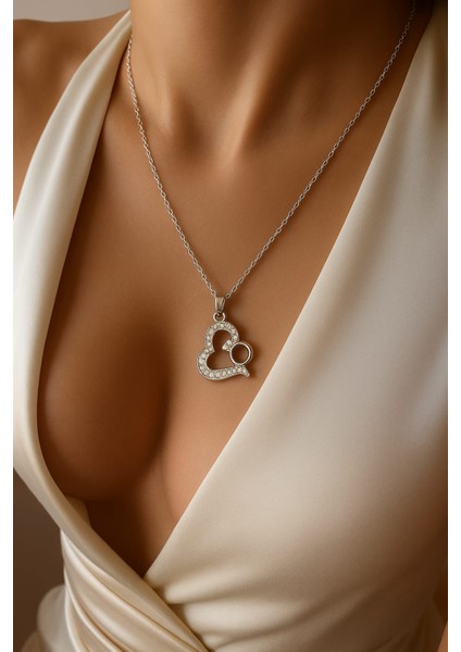 Çelik Kadın Gümüş Kalpli Kolye