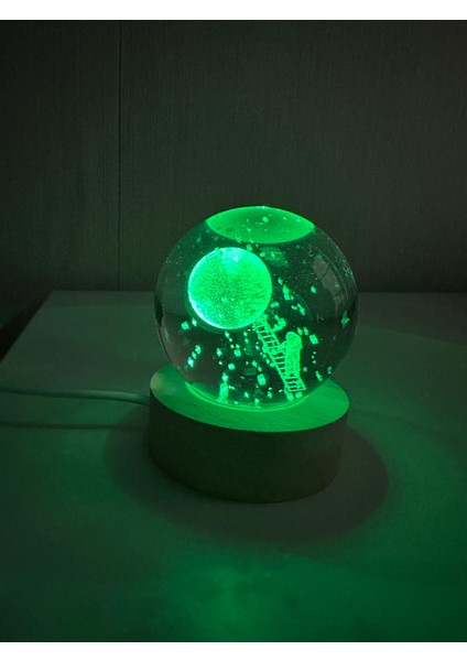 Ay Astronot Uzay Figürlü LED Işıklı USB Bağlantılı Renk Değiştiren 3D Cam Küre Gece Lambası fiyatları