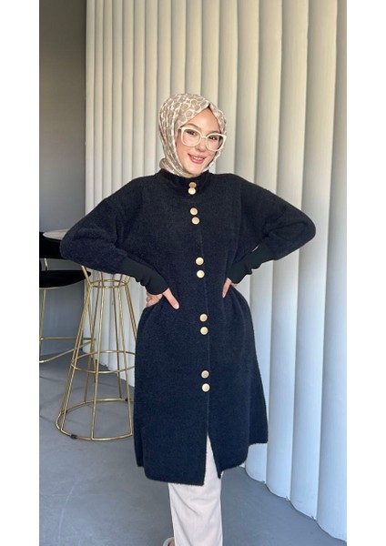 Kadın Siyah Düğmeli Oversize Triko Hırka – Yumuşak Dokulu, Sıcak Tutarlı Şık Kışlık Model | Tuén Collection