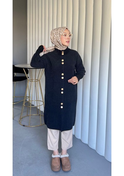 Kadın Siyah Düğmeli Oversize Triko Hırka – Yumuşak Dokulu, Sıcak Tutarlı Şık Kışlık Model | Tuén Collection fiyatları