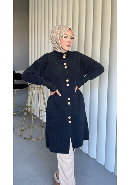 Kadın Siyah Düğmeli Oversize Triko Hırka – Yumuşak Dokulu, Sıcak Tutarlı Şık Kışlık Model | Tuén Collection modelleri