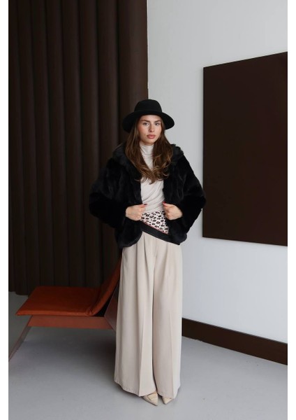 Kadın Siyah Peluş Görünümlü Kaban – Yumuşacık Dokulu Şık Kışlık Model | Tuén Collection fiyatları