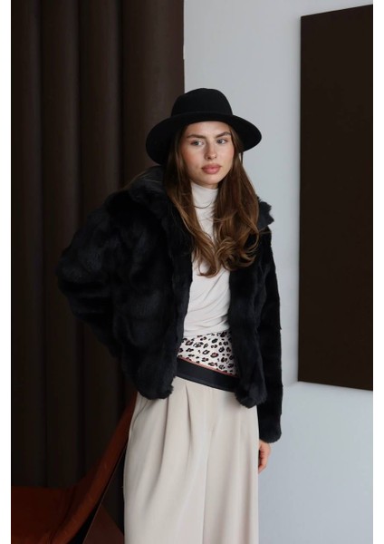 Kadın Siyah Peluş Görünümlü Kaban – Yumuşacık Dokulu Şık Kışlık Model | Tuén Collection modelleri