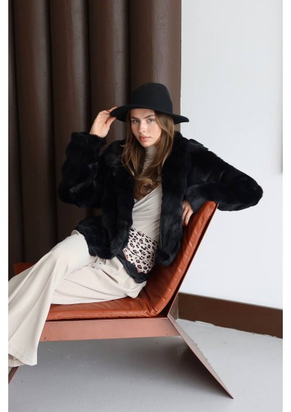 Kadın Siyah Peluş Görünümlü Kaban – Yumuşacık Dokulu Şık Kışlık Model | Tuén Collection fırsatları