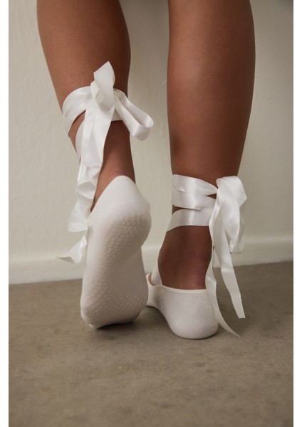 Beyaz Kaydırmaz Taban Balerin Kurdele Detaylı Pilates&Yoga Çorabı fiyatları