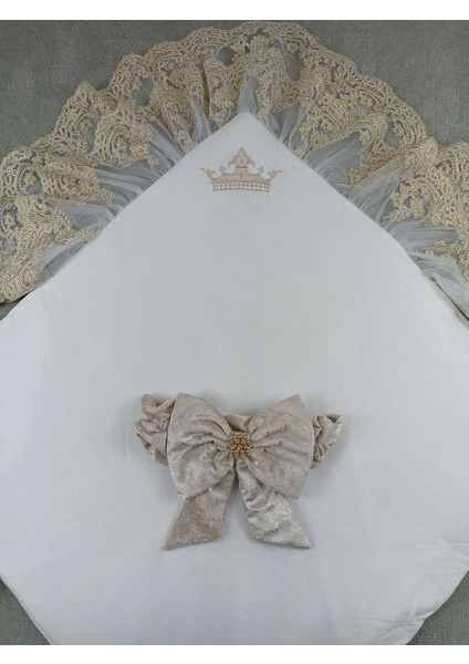 Yenidoğan Saray Kadife Taç Nakışlı Inci Fiyonklu Çift Dantel Duvak Trilüks Kundak Bebek Battaniyesi Vizon-Gold modelleri