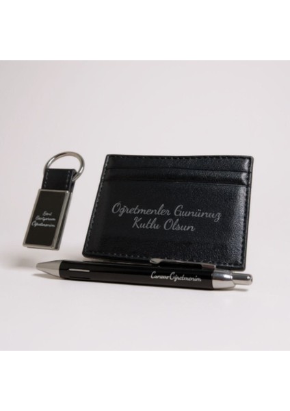 Öğretmenler Günü Hediye Seti – Kişiye Özel Kalem, Cüzdan ve Anahtarlık | Şık Hediye Kutulu fiyatları