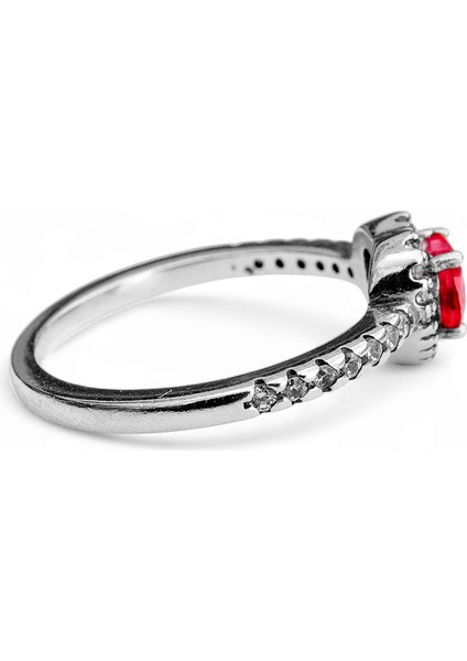 925 Ayar Gümüş Işıltılı Kırmızı Yüksek Taşlı Kalp Yüzük Işıklı Kutuda