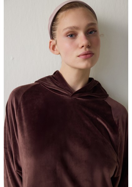 Kahverengi Yumuşak Kadife Sıcak Tutan Termal Etkili Kapüşonlu Sweatshirt modelleri