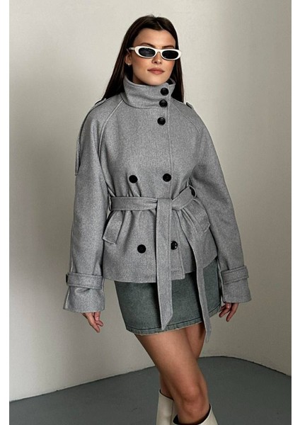 Düğmeli Kuşaklı Kaşe Kısa Kaban