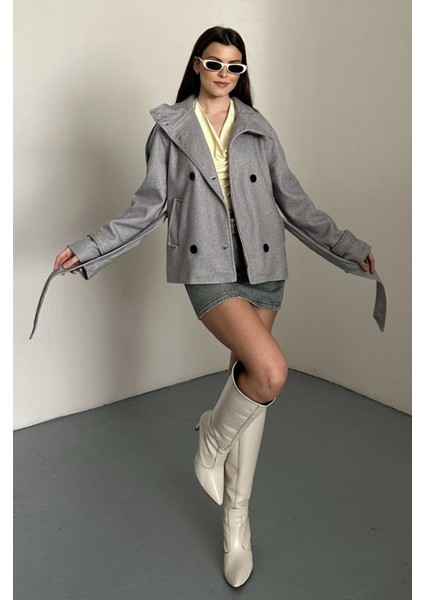 Düğmeli Kuşaklı Kaşe Kısa Kaban fırsatları