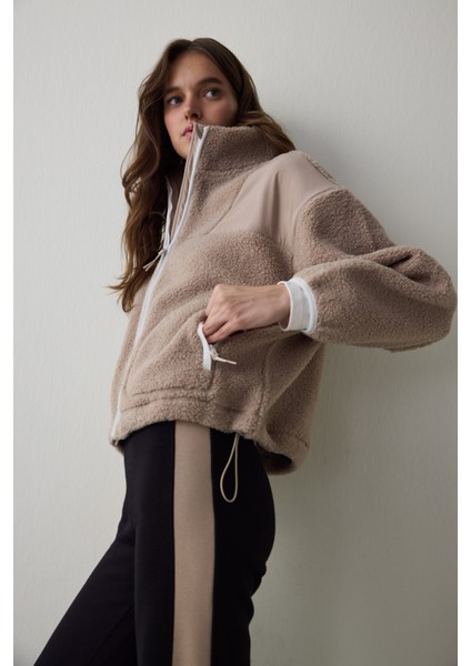 Bej Termal Etkili Fermuarlı Polar Ceket modelleri