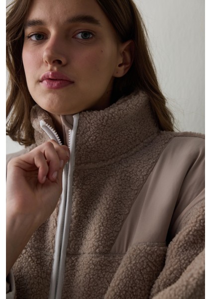 Bej Termal Etkili Fermuarlı Polar Ceket indirimleri