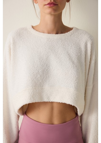 Beyaz Bisiklet Yaka Oversize Crop Sweatshirt fırsatları