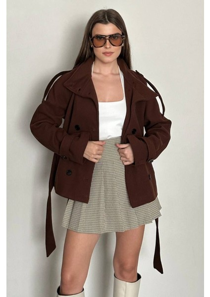 Düğmeli Kuşaklı Kaşe Kısa Kaban fırsatları