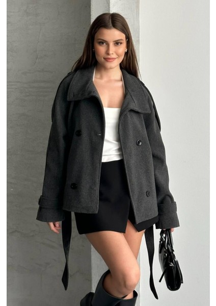 Düğmeli Kuşaklı Kaşe Kısa Kaban modelleri