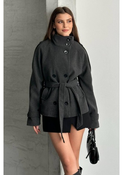 Düğmeli Kuşaklı Kaşe Kısa Kaban fırsatları