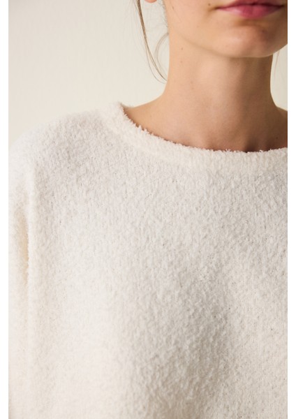 Beyaz Bisiklet Yaka Oversize Crop Sweatshirt indirimleri