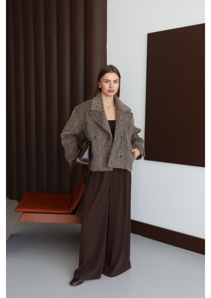 Kadın Geniş Yaka Kısa Kürklü Ceket