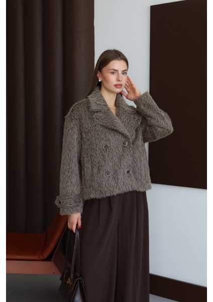 Kadın Geniş Yaka Kısa Kürklü Ceket fırsatları