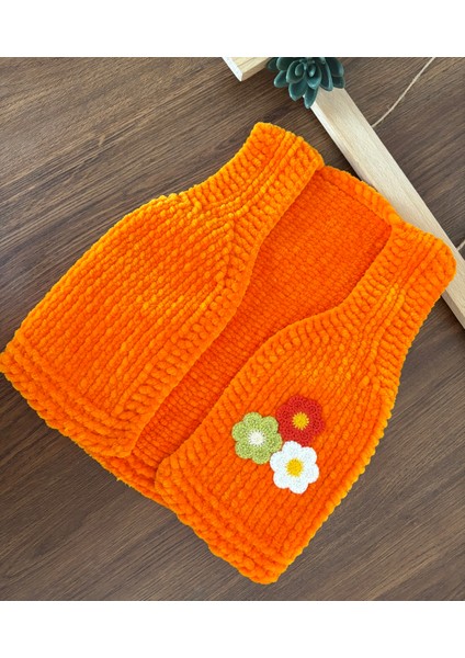 Çiçekli El Örgüsü Kadife Bebek Yelek modelleri