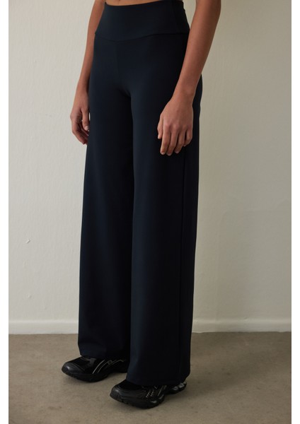 Siyah Termal Etkili Düz Paça Yüksek Bel Pantolon fiyatları