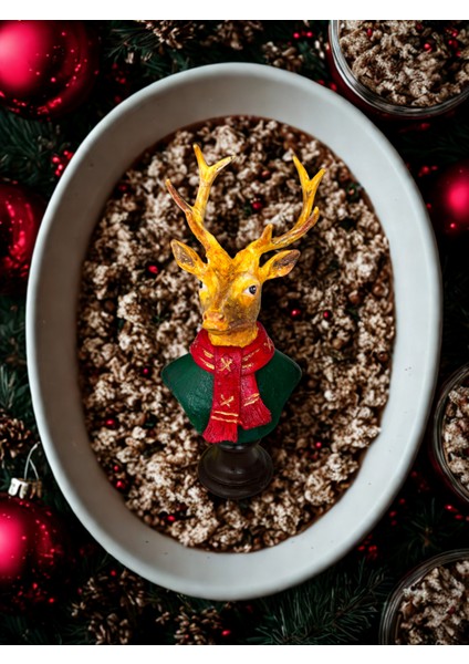 Yılbaşı Geyik Büstü – Dekoratif Heykel Biblo | Kırmızı Atkılı Geyik Premium Masa Üstü Obje