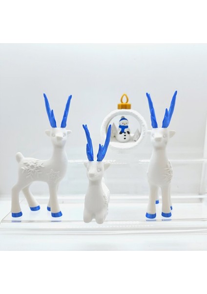 Yılbaşı 4’lü Geyik Figür Seti – Beyaz Mavi Boynuzlu Geyik ve Kardan Adam Kar Küresi modelleri