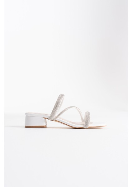 Tanya Beyaz Kadın Taşlı Terlik