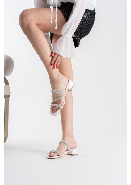 Tanya Beyaz Kadın Taşlı Terlik